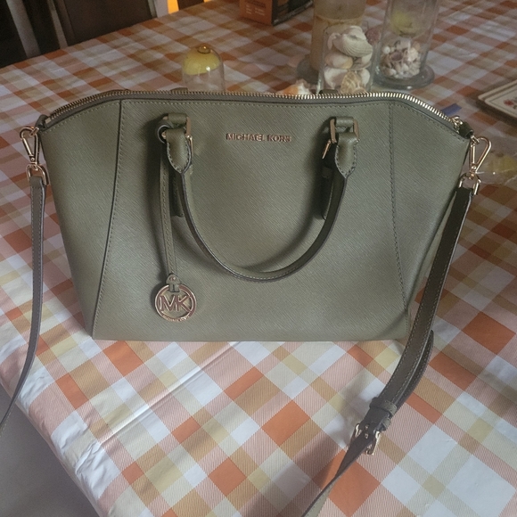 Green Michael kors purse - Picture 4 of 7